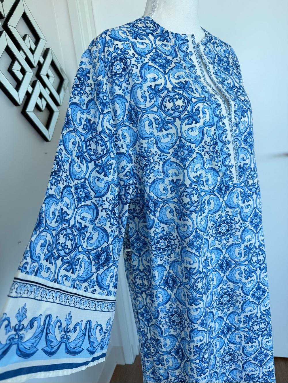 H&M Blue and White Printed V-Neck Midi Dress - Picture 5 of 12